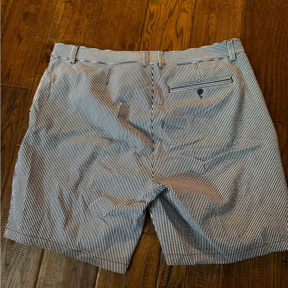 Rhone Flat Front Seersucker Resort Golf Shorts - Picture 3 of 7